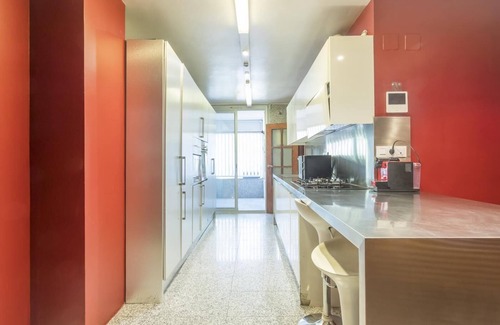 Les Tres Torres Apartment | Bonanova apt. with terrace, classic style Spacious
