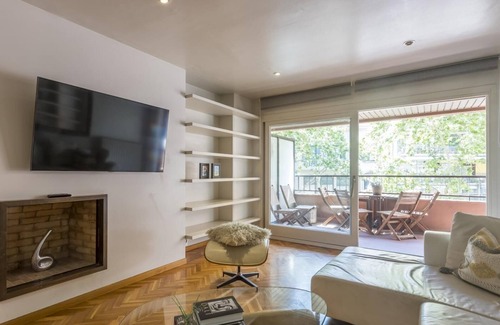 Les Tres Torres Apartment | Bonanova apt. with terrace, classic style Spacious