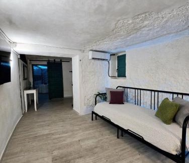Paterna Apartment | BONITA CASA CUEVA CON JACUZZI