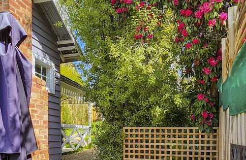 Hepburn Springs Cottage | BONNIE BRAE COTTAGE, a cosy miners cottage in Hepburn Springs