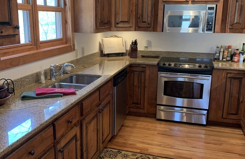 Cullowhee House | BOOK 2026 AND SAVE! Relax in the Mountains, Porches, Fireplaces & Waterfalls