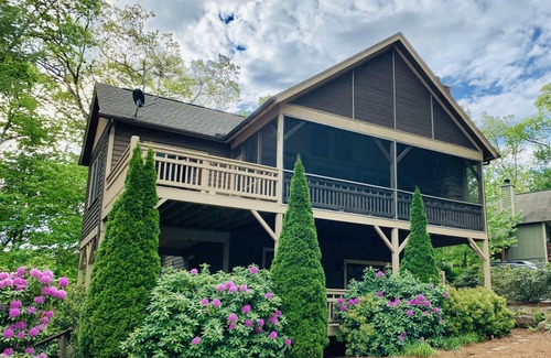 Cullowhee House | BOOK 2026 AND SAVE! Relax in the Mountains, Porches, Fireplaces & Waterfalls
