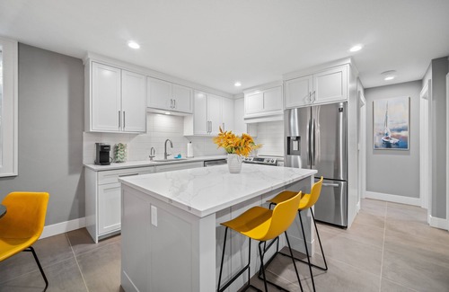 Parkrose Heights House | BOOK 7 NITES AND GET A DISCOUNT 2 BEDROOM PRIVATE UNIT