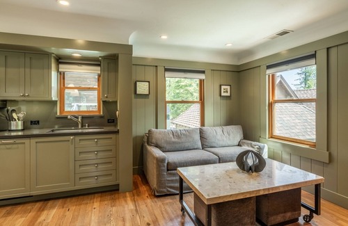 Homewood Cottage | Book a Fall Stay Today! Cheerful Lake Cottage with Community Fire Pit; close to skiing