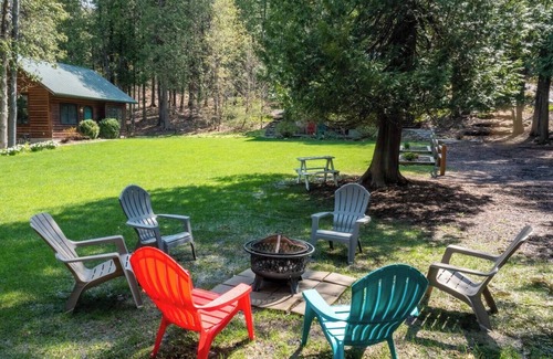 Ephraim Cottage | Book August 11 today! Large Yard | Walk to Sunsets & Fish Boils