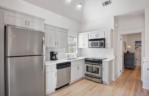 Cottage District House | Book for Fall The Piper - 4 Adult Bikes! 6 Passenger Low-Speed Vehicle! Watercolor Park District!