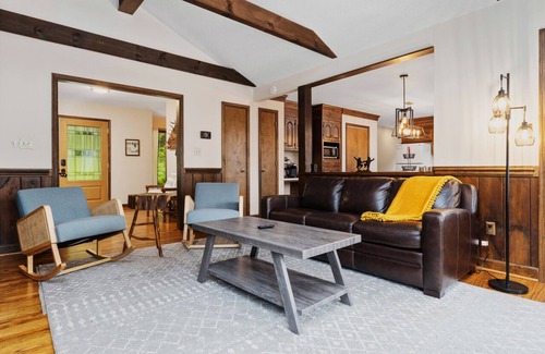 Roseland House | Book for Summer! Nelson 151, MTN views!