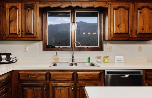 Roseland House | Book for Summer! Nelson 151, MTN views!
