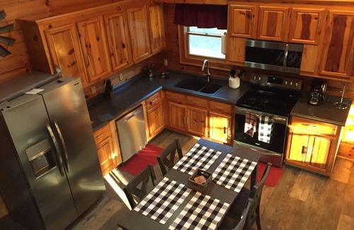 Kyle Cabin | BOOK NOW! BIG JUNE DISCOUNTS! JULY 4th STILL OPEN! Fishing,Rafting, and Hiking🎣