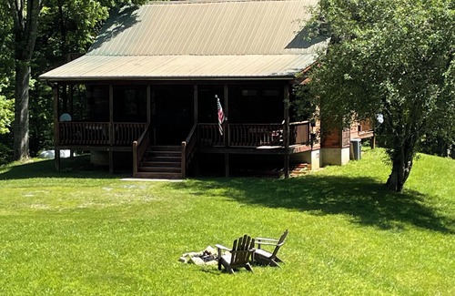 Kyle Cabin | BOOK NOW! BIG JUNE DISCOUNTS! JULY 4th STILL OPEN! Fishing,Rafting, and Hiking🎣