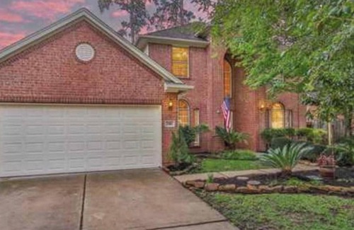 Spring House | BOOK NOW - Elegant Home w/Pool – Great for Family Stays, Events & Extended Visit