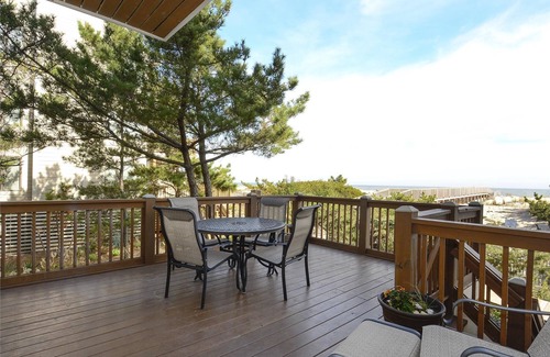 Fenwick Island House | BOOK OPEN JULY WEEKS BEFORE MAY 1 AND GET 10% OFF! Free Golf at Bear Trap Dunes and MORE! Recently remodeled and redecorated located on the Ocean Front.