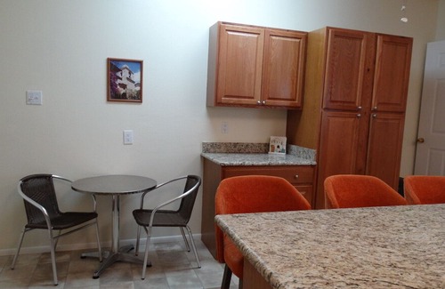 Picture Rocks West House | Book over 30 days and no taxes plus 20% discount!