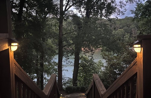 Crane Hill House | Book Your Fall Dates Now! Football, Fire Pit & Lake Fun!