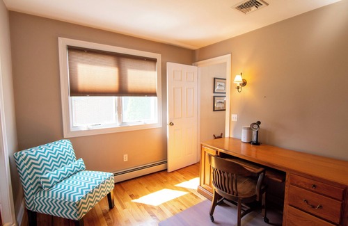 Narragansett House | BOOK YOUR FALL GETAWAY NOW! WATERFRONT HOME, PRIVATE DOCK-BEACH AREA. SUNSETS