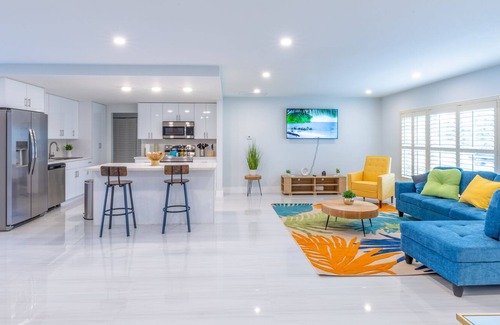 Margate House | Book Your Stay Now! Relax by the Pool, Enjoy BBQ