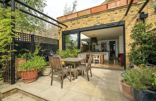 Mortlake House | Booking London for summer or other hols?