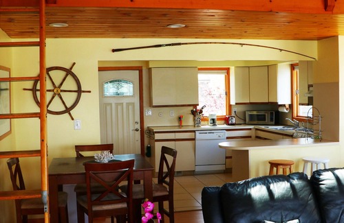 Narragansett House | Booking Summer 2023 NOW!