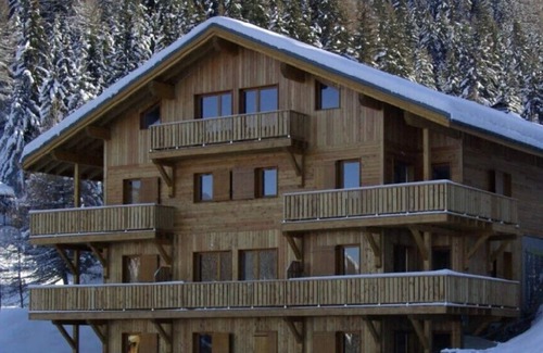 La Roche Apartment | BOOKINGS READY.Beautiful spacious apartment, 8 beds, Great location and views