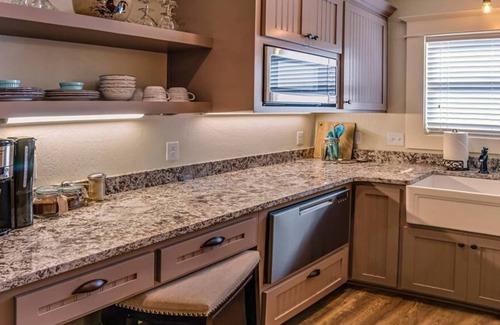 Historic Railroad District House | BookStayHop -RedTail Orliena Suite, Relaxing Hot tub and a Tesla Station