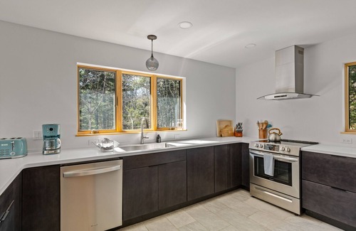 Southport House | Boothbay area - Newly renovated, near ocean, short drive to Botanical Gardens