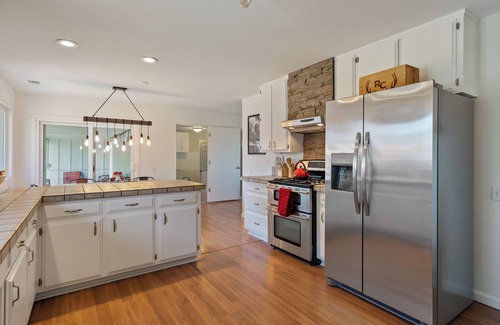 Paso Robles Other | Boots & Barrels Ranch-2 master bedrooms,2 add'l bedrooms,3 baths, views, firepit