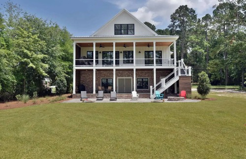 Lee County House | Boots & suits lakehouse getawaynn