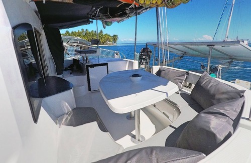 Bora Bora Boat Rental | BoraBora Cruising Trip