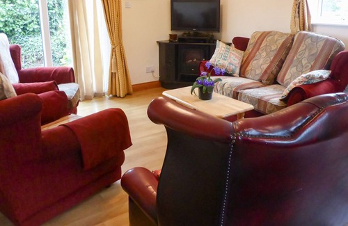 Naas Cottage | BORAHARD LODGE, family friendly in Newbridge, County Kildare