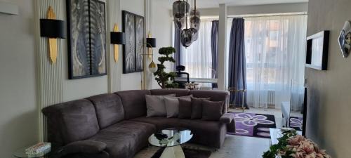 Chomutov Apartment | Bordó apartmán A4 v Chomutově