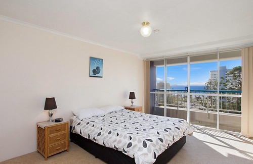 Tweed Heads Apartment | Border Terrace Unit 16 close to beaches, shopping and clubs in Coolangatta & Tweed Heads area