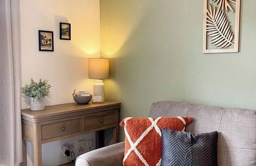 Carlisle Apartment | Borders Retreat, Cosy 1 Bed Flat - near M6 Jct45, A75, Gretna & Carlisle