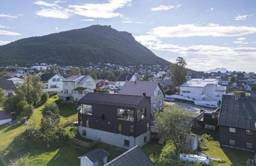 Tromsdalen Villa | Borealis Luxury Suite