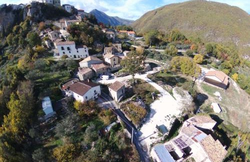 Castel San Vincenzo Apartment | Borgo Donna Teresa