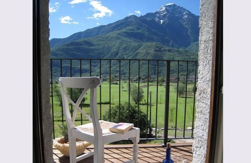 Colico Apartment | Borgo Erbiola Viola Rustico Holiday Apartment with Pool