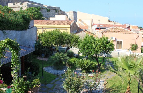 Milazzo Bed & Breakfast | Borgo house in the heart of the old town.