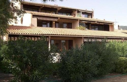 Bormes-Les-Mimosas Apartment | Bormes-les-Mimosas: Appt climatisé, 5 couchages, parking, grande terrasse - FR-1-251-136