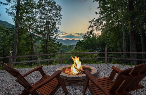 Bryson City Cabin | Born to be Wild romantic escape mountain cabin