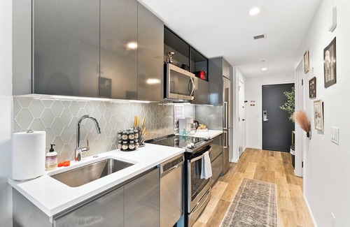 Shawmut Apartment | Boston Central Penthouse: City Views, Pool & More