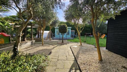 Kingsgate House | Botany Bay Beach House - Heated Pool & Sea Views