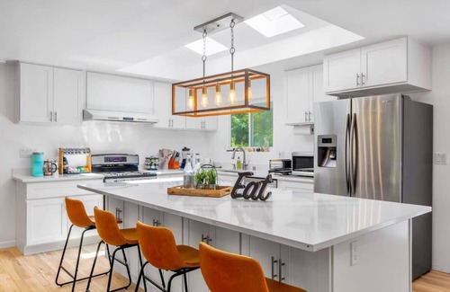 Bothell House | Bothell Family Friendly Modern Home | 2 AC | I405