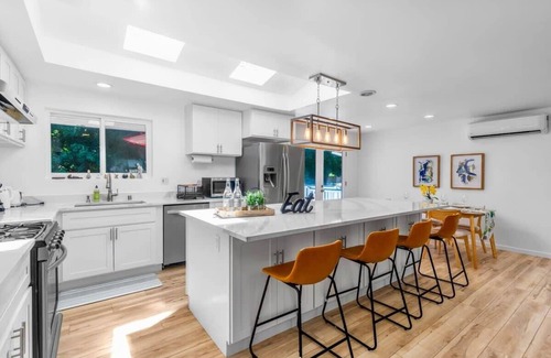 Bothell House | Bothell Family Friendly Modern Home | 2 AC | I405