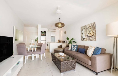 Palm Cove Resort | Bottlebrush A Beachside Resort Paradise