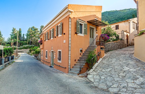 Doukades Apartment | Botzos Residence - Terracotta Suite