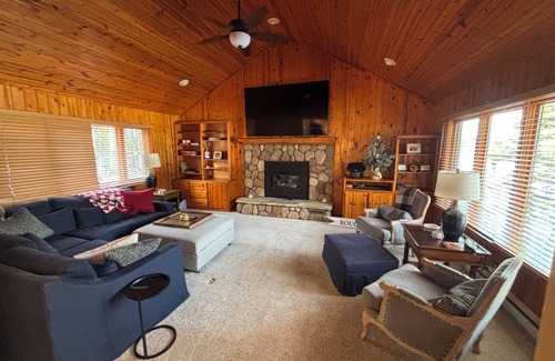 Minocqua Cabin | Bouchard Shores Resort on Lake Tomahawk - Hilltop Cabin