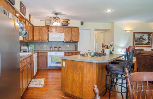 Brazoria House | Boudreau's River Retreat - Gorgeous Riverfront views, pet-friendly