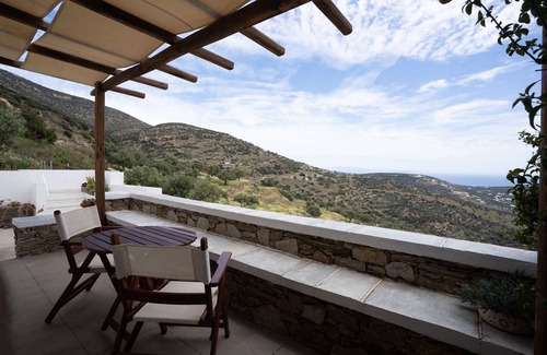 Platis Gialos Apartment | Bougainvillea - Mirsini Apartments in Sifnos