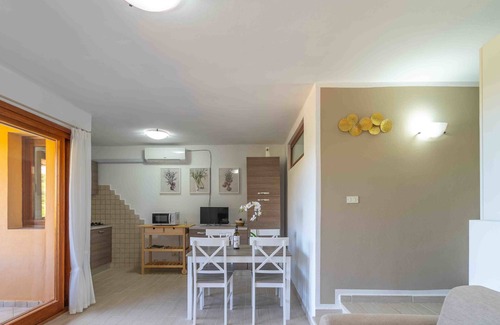Portisco Apartment | Bouganville - Flat with sea view and WiFi