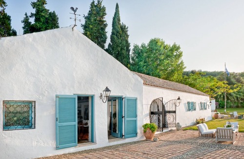 Chlomos Villa | Boukari Bay - Eight Bedroom Villa, Sleeps 16