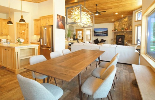 Boulder Bay Condo | Boulder Bay Chalet Lakefront